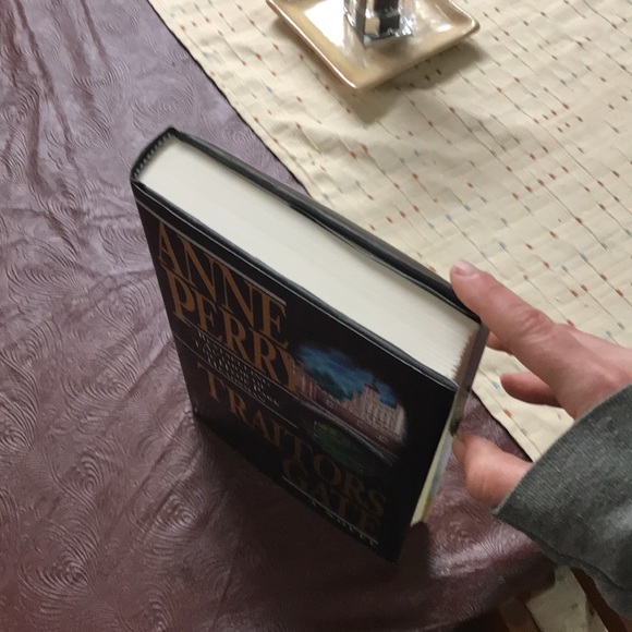 “Traitors Gate” novel by Anne Perry hardback book - Picture 6 of 12